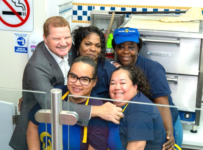 Prome Ministro Eman y Ministro Cicilia a bay gradici esnan na Aeropuerto