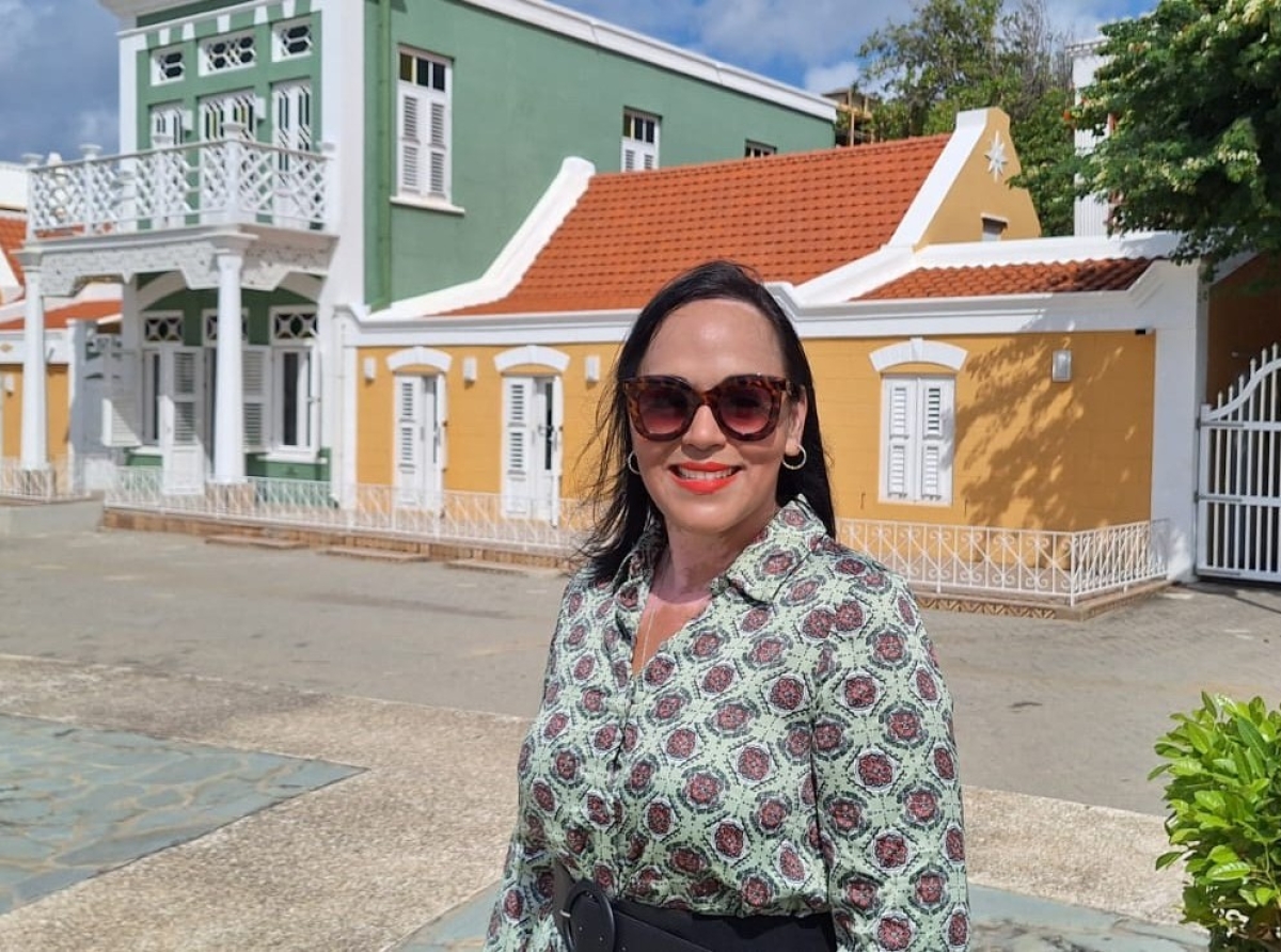 Artista Jo-Ann Kock cu bunita proyecto pa nos hobennan ‘Nos Parhanan di Aruba’