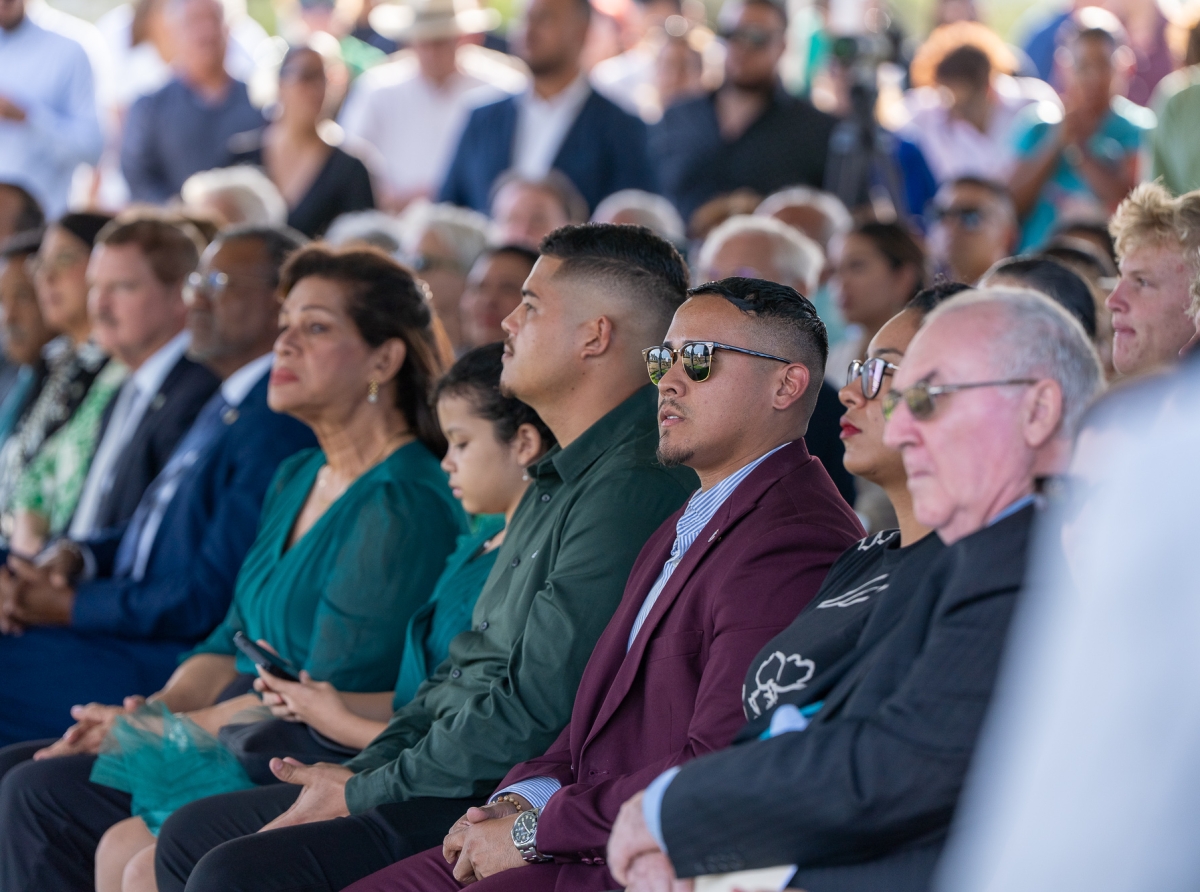 James Hepple a repasa e contribucion di Henny Eman den turismo