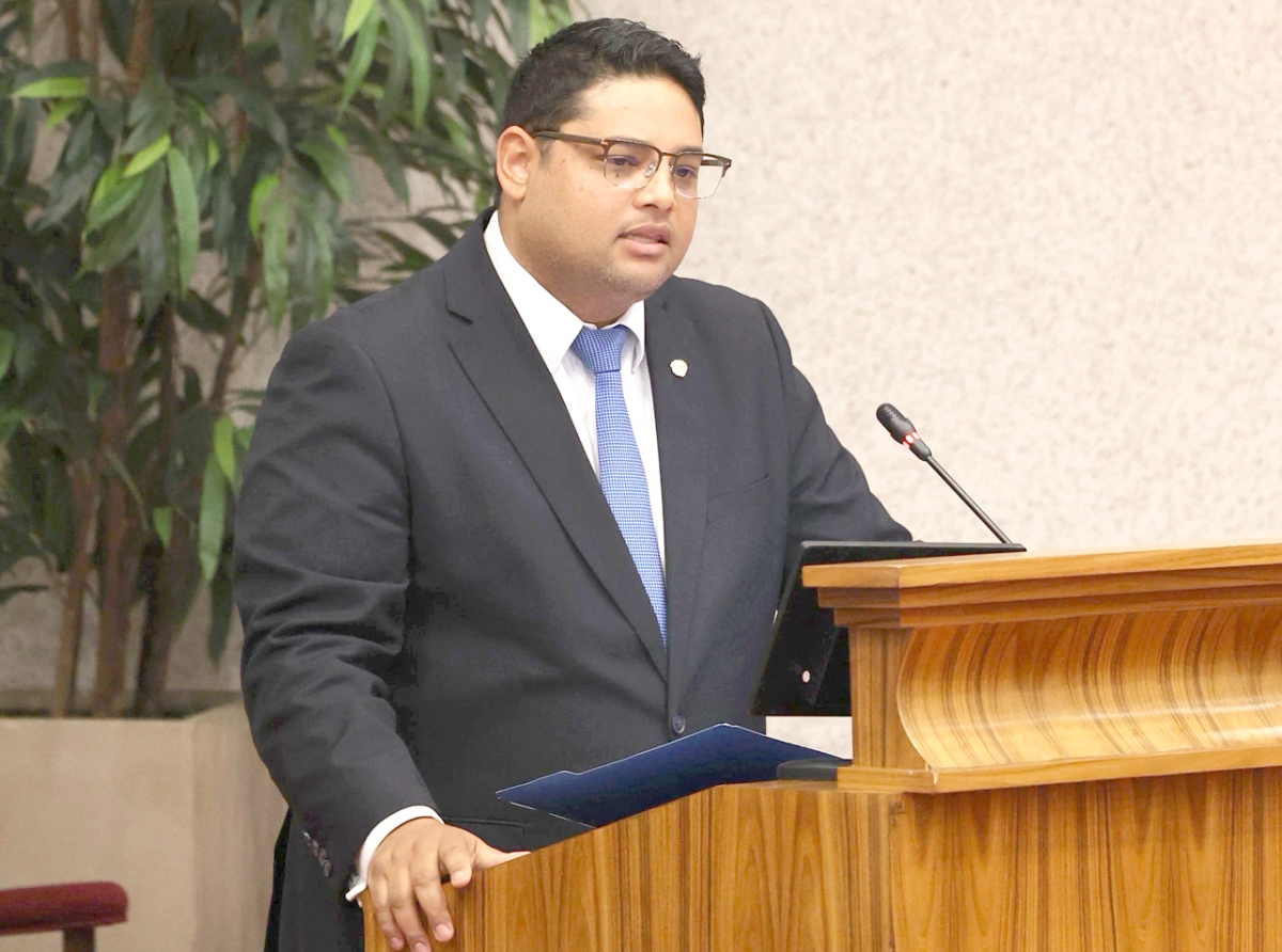 Parlamentario John Hart ta pidi accion riba seguridad den trafico