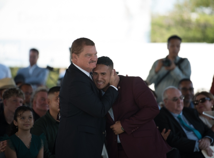 Henny Eman Boulevard lo ta un recordatorio di liderazgo cu principio