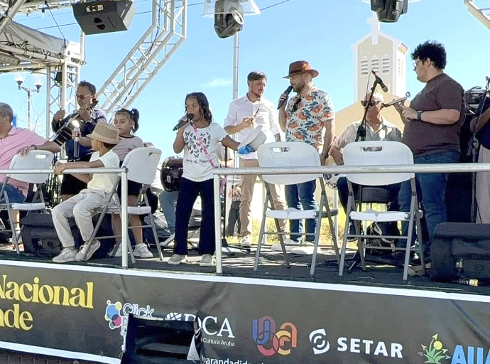 Dande a pasa bishita Maria Goretti College riba prome dia di scol