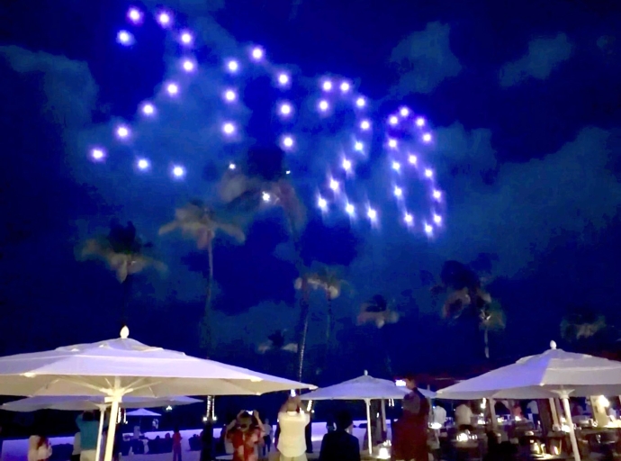 Bucuti & Tara a habri 2026 cu show di drone riba Eagle Beach