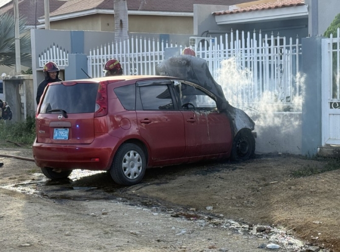 Auto compacto a kima riba Diadomingo mainta na Nuñe