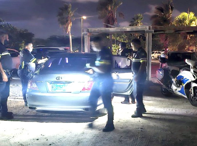 Homber haya cu arma y su auto a wordo confisca