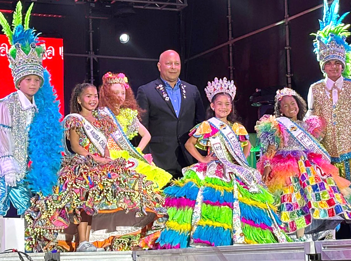 Amélie Ly-Diane Koolman eligi como Reina Infantil di Carnaval