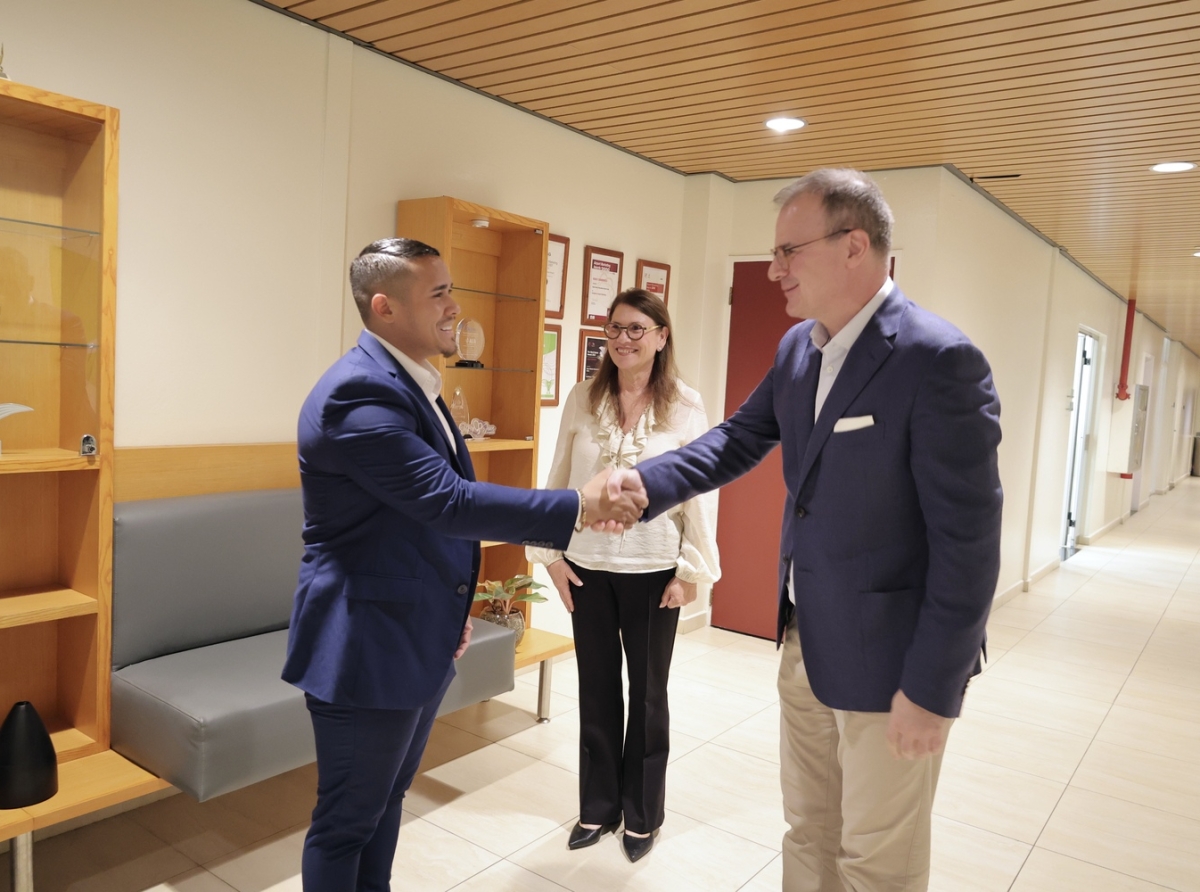 Minister Cicilia a tene encuentro oficial cu CEO nobo di Aeropuerto Internacional Reina Beatrix