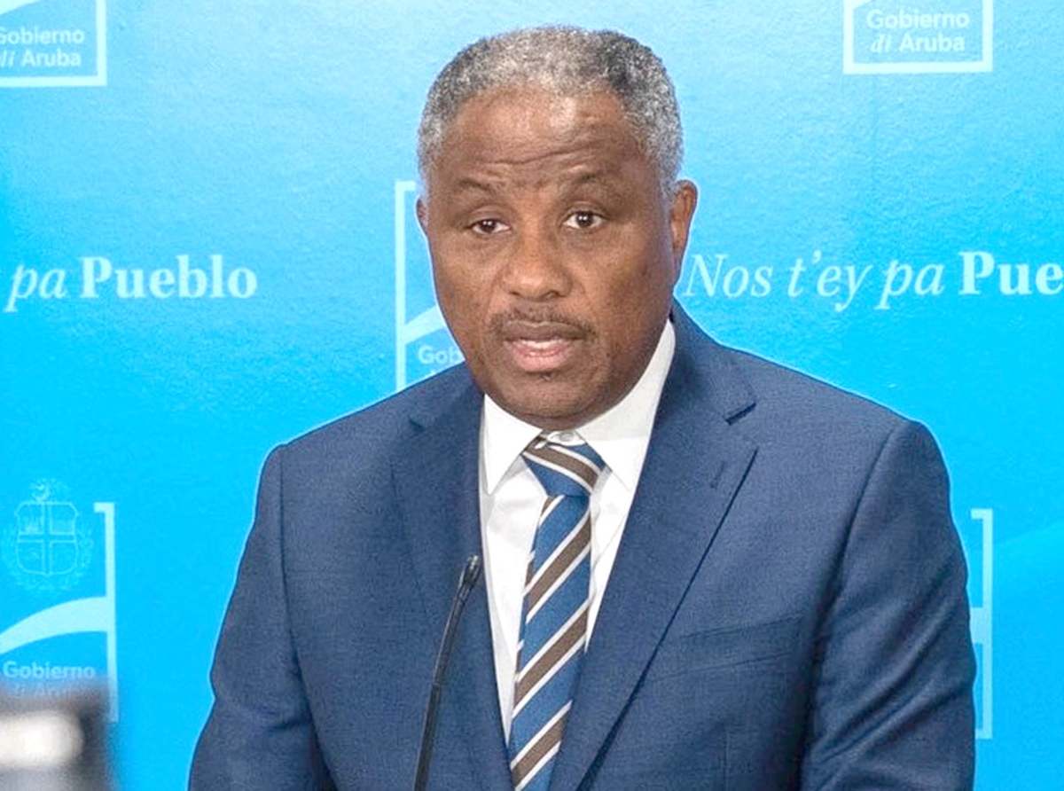 Tin control bek den trafico y stacionamento principalmente den centro di Oranjestad