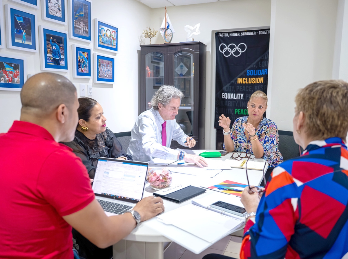 Directiva di Comite Olimpico Arubano a tene prome reunion general di aña   