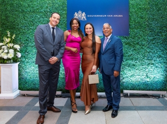 Minister y Parlamentarionan di FUTURO presente na recepcion di Aña Nobo na Cas Ceremonial
