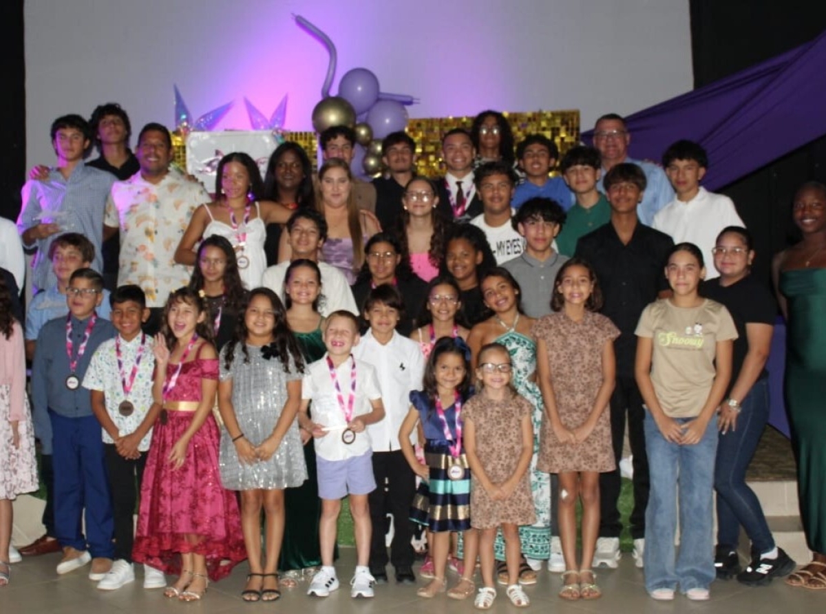 Stingray Swimming Team Aruba ta Celebra un Aña Deportivo Excepcional durante su Award Night Anual
