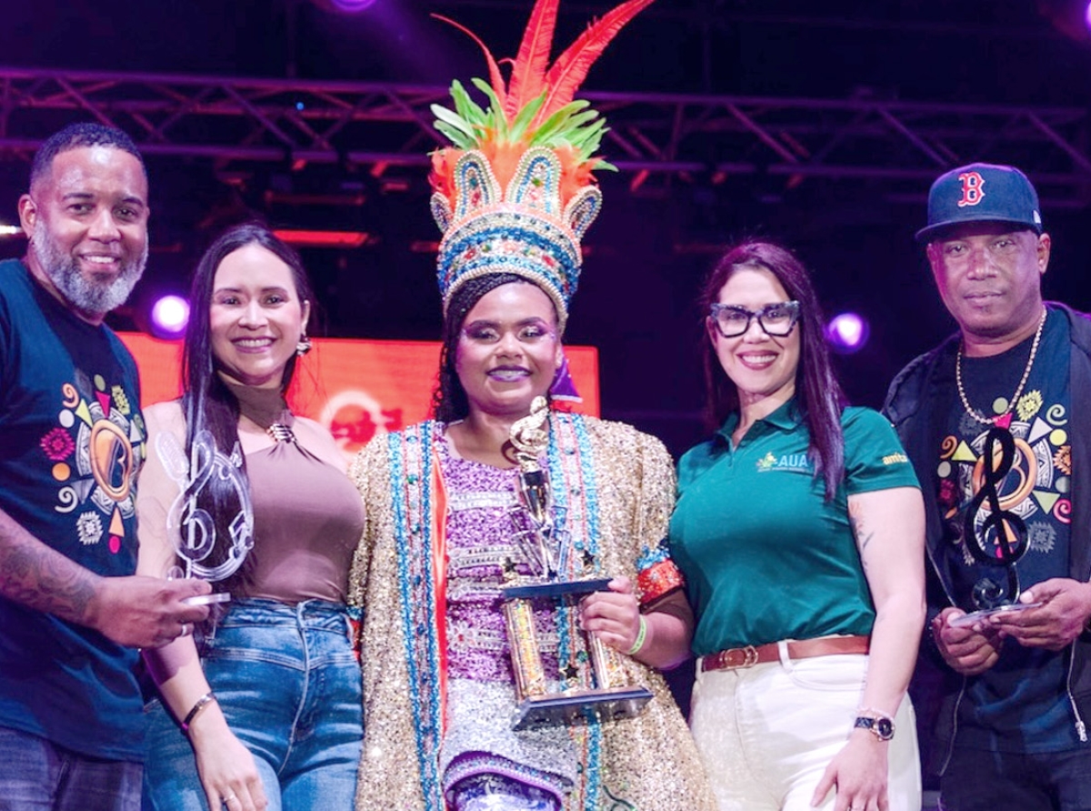 Melody Franken corona como Reina di Tumba Hubenil