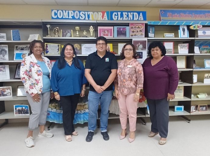 Sala Safiro na Biblioteca Nacional Aruba a inaugura su di cuater periodo di exposicion