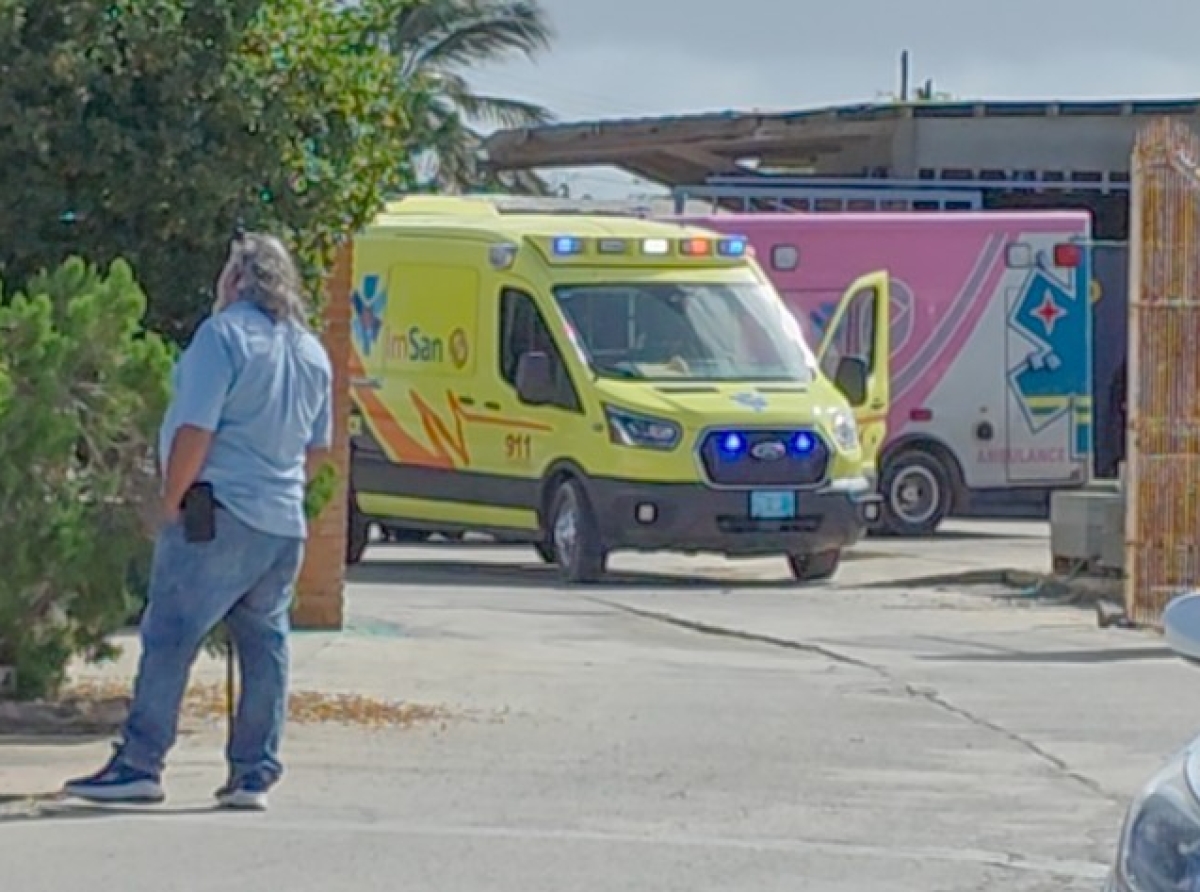 Emergencia ora un carga pisa a cay riba empleado hoben