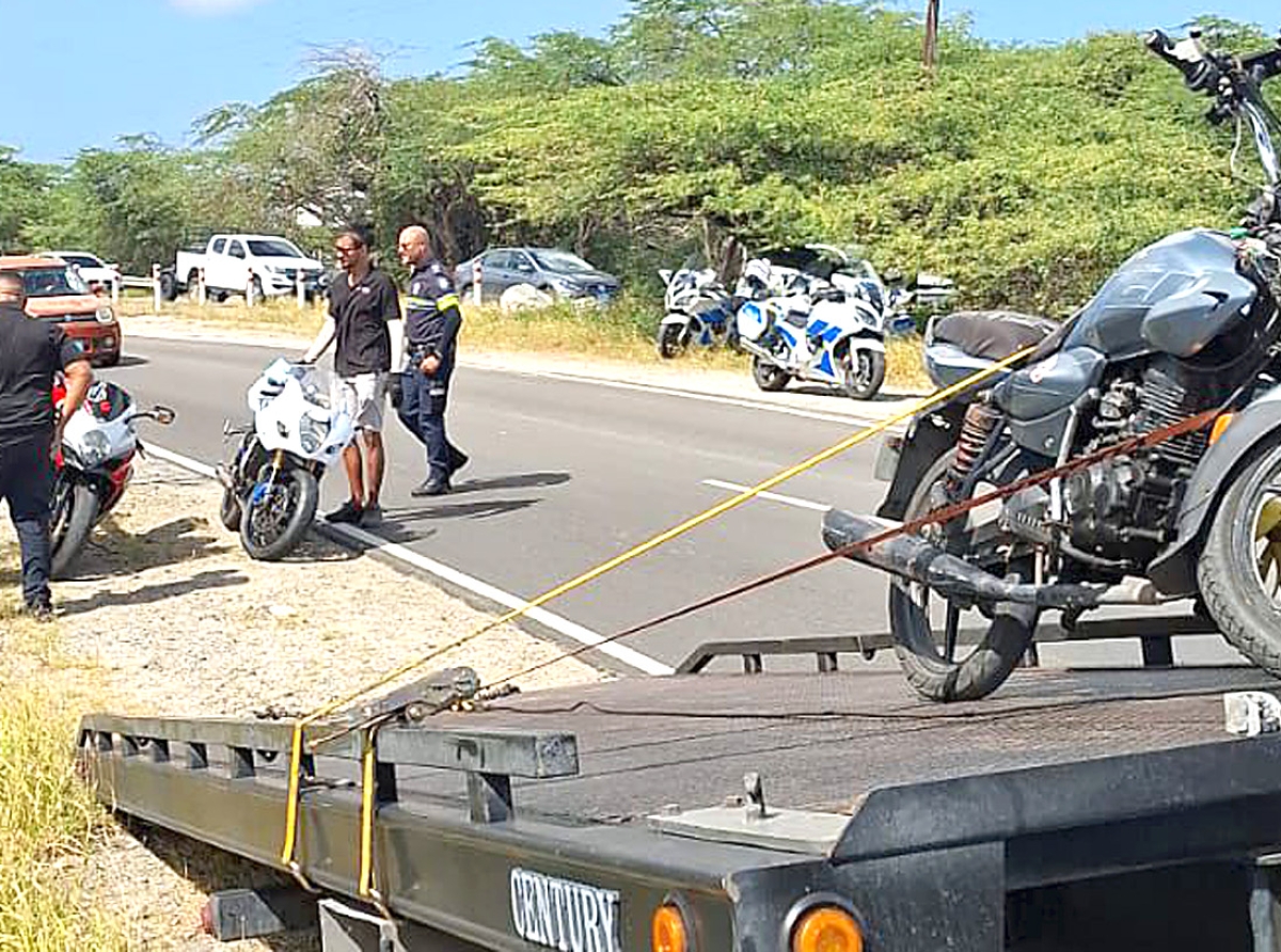 Polis a confisca diferente motorcycle grandi cu yen boroto for di riba caya