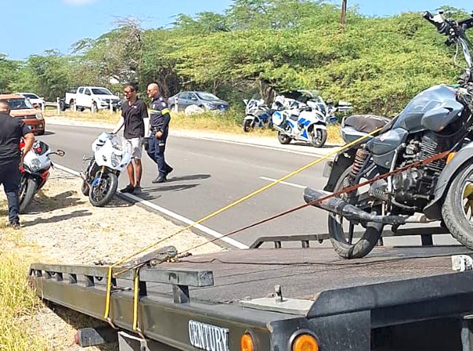 Polis a confisca diferente motorcycle grandi cu yen boroto for di riba caya