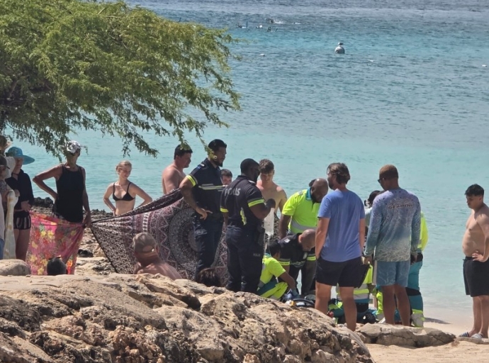 Señora Mericano a hay'e cu problema bao superficie na Boca Catalina y no a sobrevivi