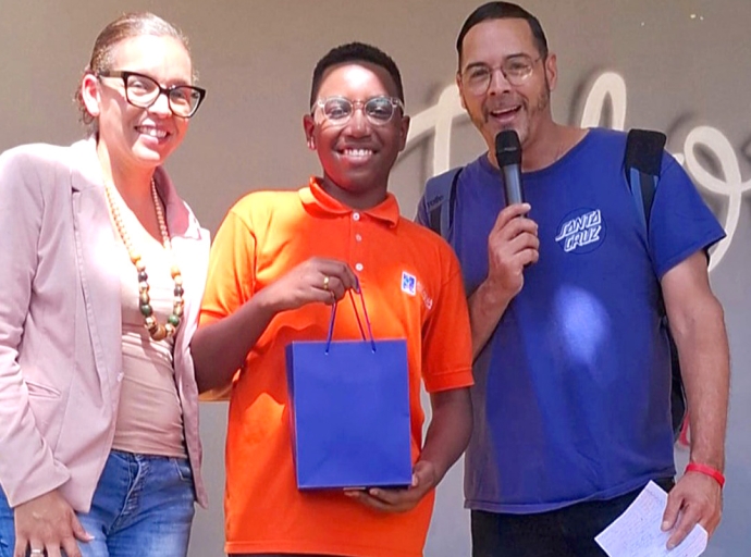 Filomena College MAVO a honra su alumnonan cosechando exito den Carnaval