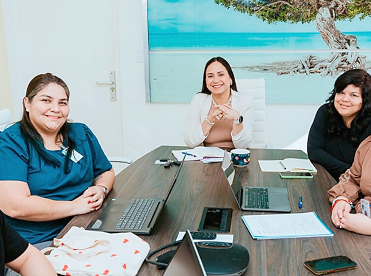 Studiantenan investigando ‘Drop Outs’ na Colegio EPI a bay entrevista Ministro di Enseñansa