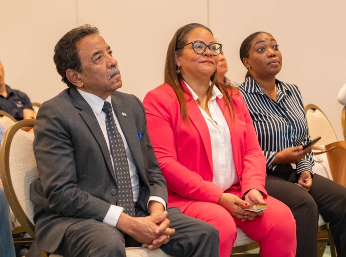 Minister Herdé cu presentacion di Plataforma TERENO Connect 