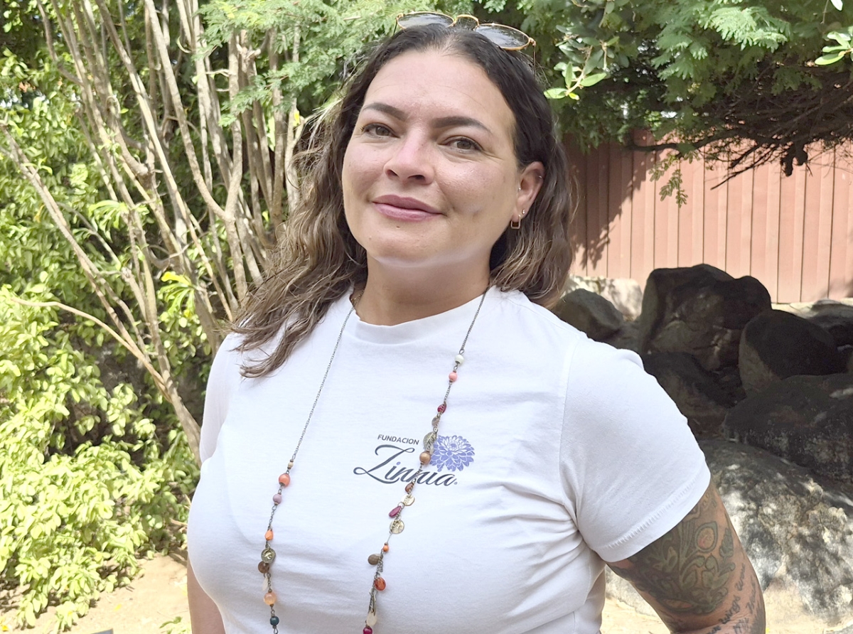 Ley Zinnia ta keda como legado cu su morto no mag di ta envano y hende nunca lo lubidaLey Zinnia ta keda como legado cu su morto no mag di ta envano y hende nunca lo lubida