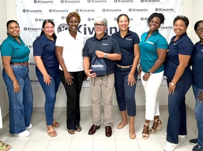 Esnan di Kiwanis Club of San Nicolas a haya sa mas di procedimento Parlamentario