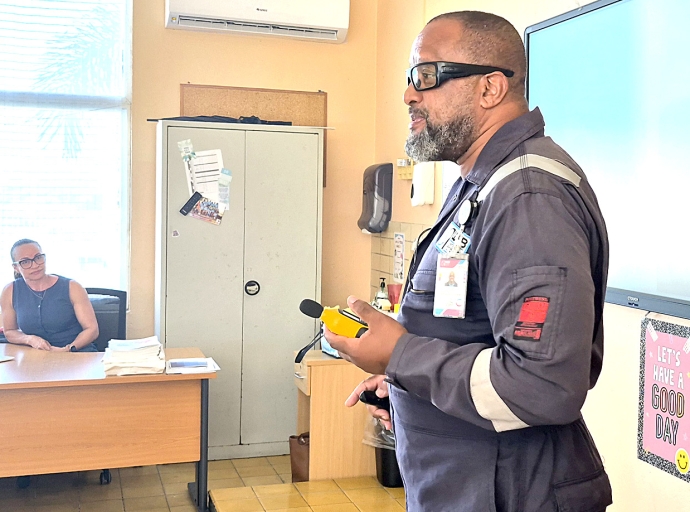 WEB Aruba pa 16 aña ta concientisando muchanan di scol tocante cuido di oido