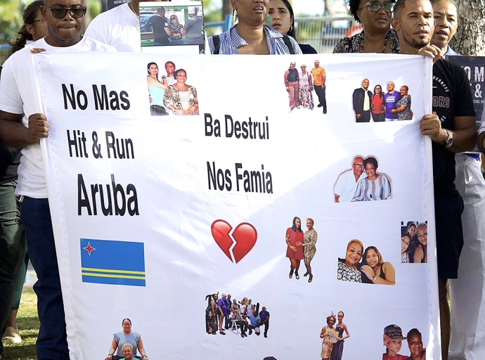 Carta cu mas di 7 mil firma a keda entrega na Parlamento