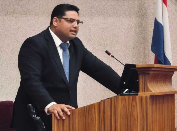 Parlamento di Aruba a aproba un mocion unanimamente pa desmantelacion di refineria