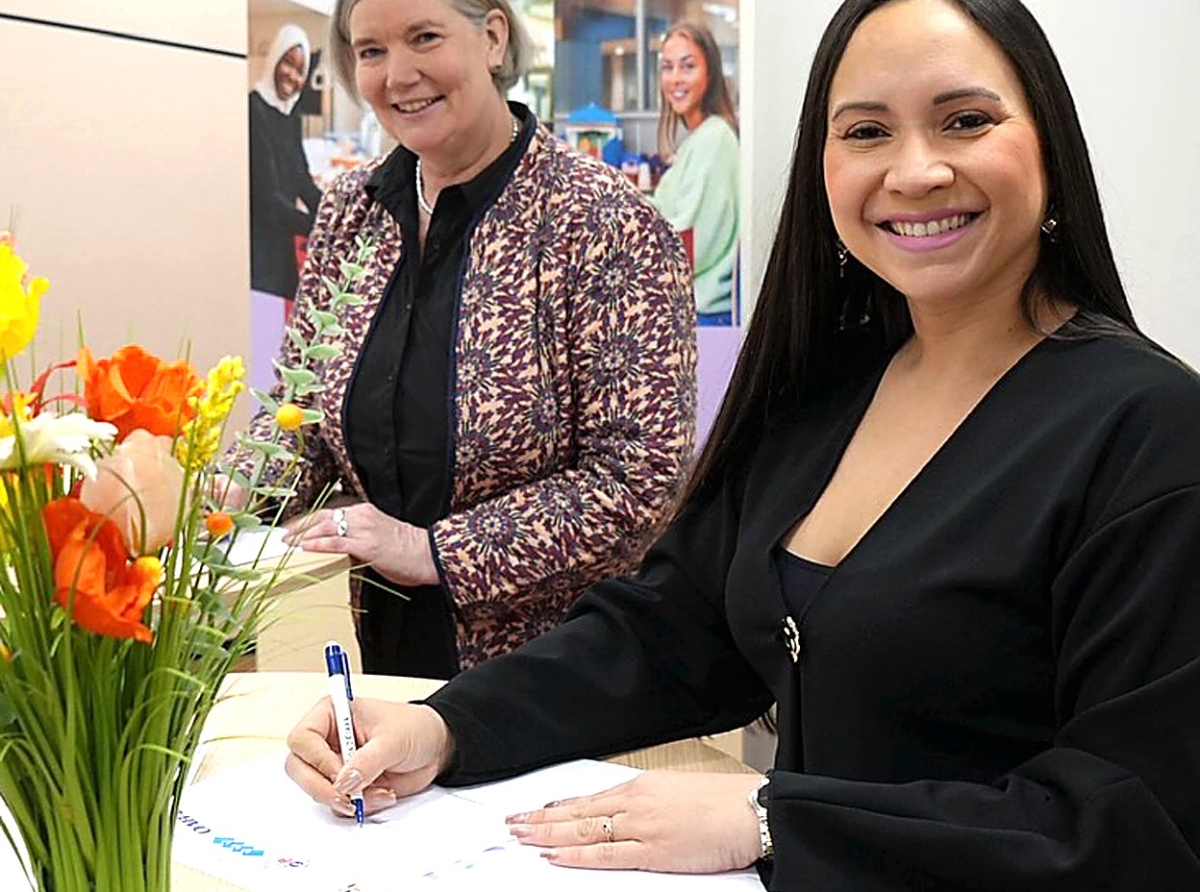 Minister Gerlien Croes a firma un acuerdo di colaboracion cu ROC Mondriaan Hulanda