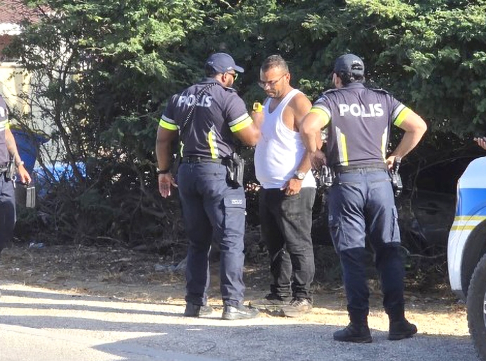 Tabata despues di 4’or di atardi y ya caba chauffeur tabata burachi