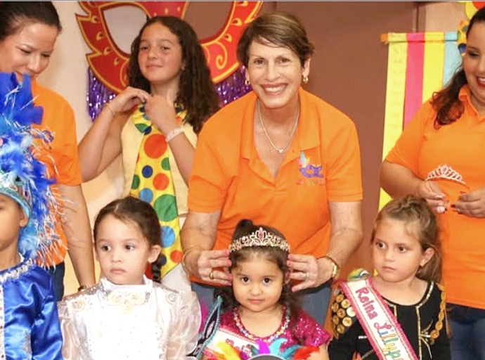 Tres popchi bunita eligi den competencia di Reina di Lilly Putters Speelschool