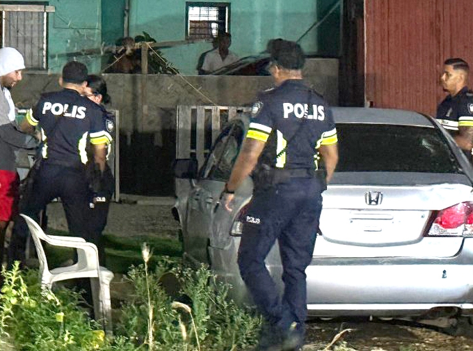 Polis di trafico a detene otro chauffeur cu a Hit & Run