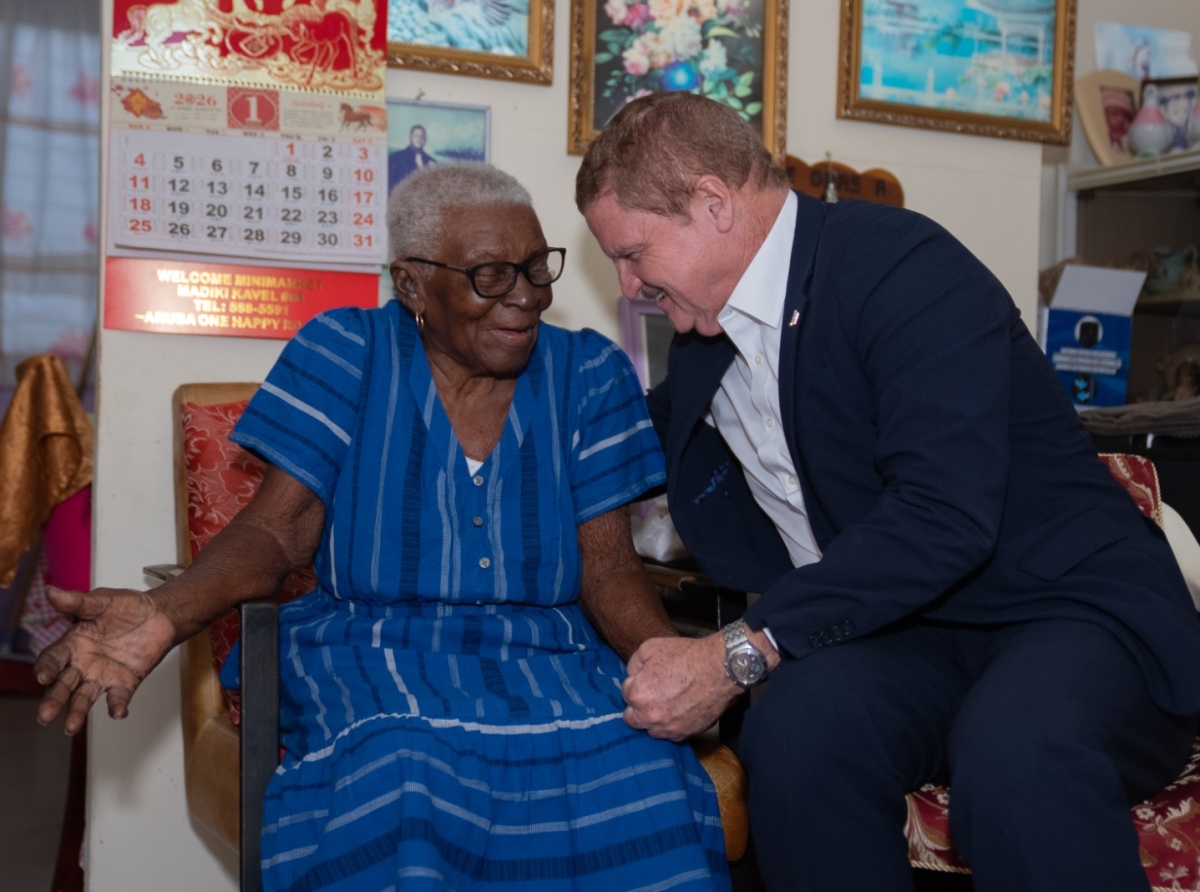 Prome Minister Eman a bishita señora Berenice Julian pa celebra su 100 aña di bida   