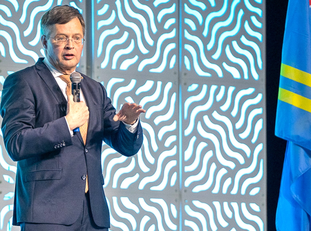 Esey tabata un conferencia di implementacion y no solamente di palabra’