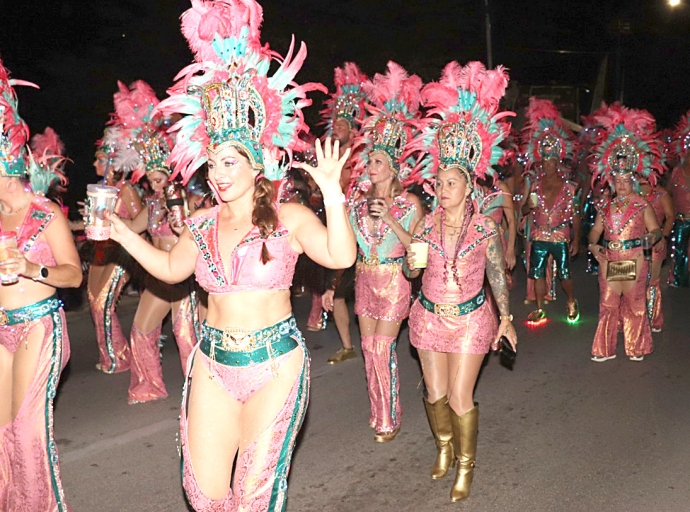 Fabuloso Lighting Parade tabata yen di ambiente