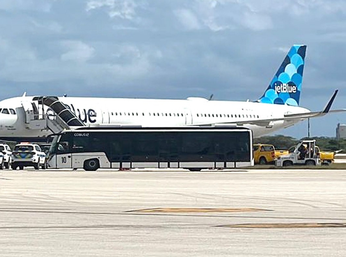 Alarma falso di Bom a ocasiona caos completo na Aeropuerto