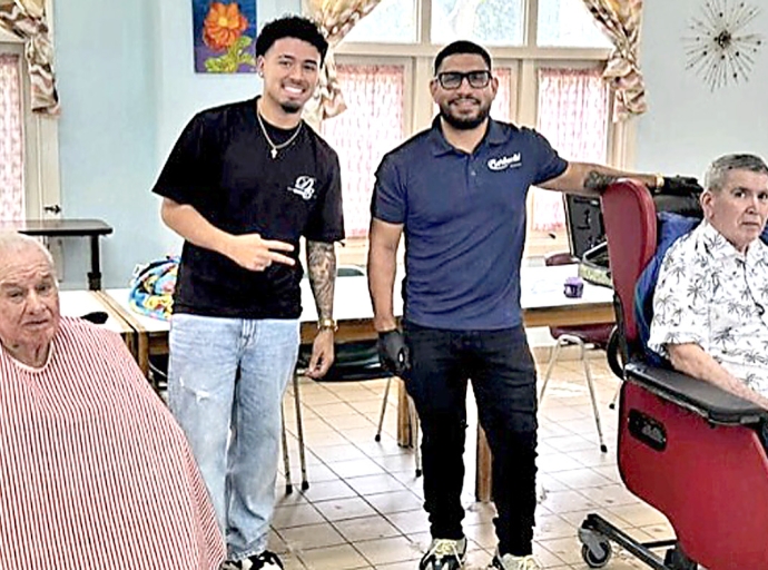 Barberonan Donovan y David a yuda clientenan di San Pedro Paviljioen