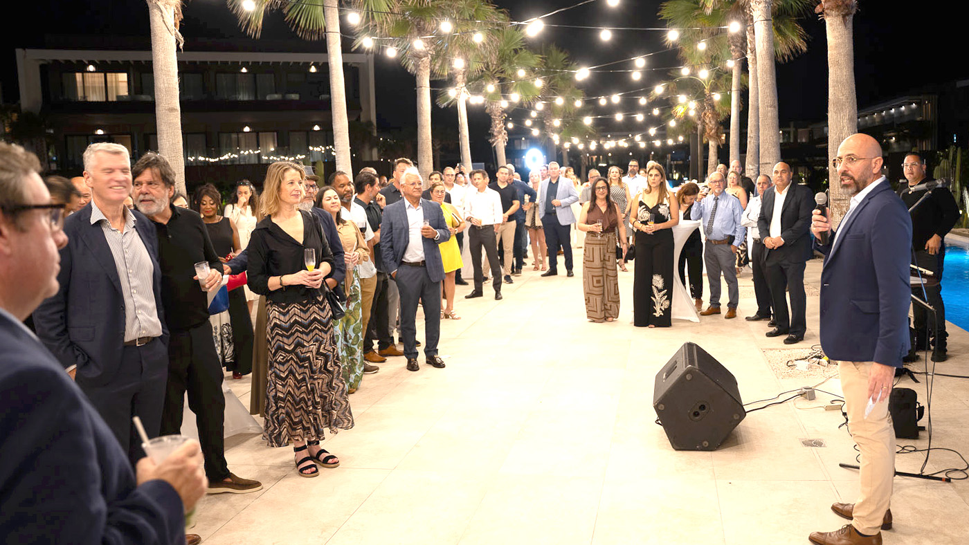 Aruba Bank a reuni cu clientenan corporativo durante Business Mix & Mingle