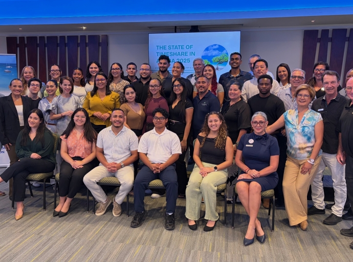 Studiantenan di Universidad a presenta raportahe detaya na Aruba Timeshare Association