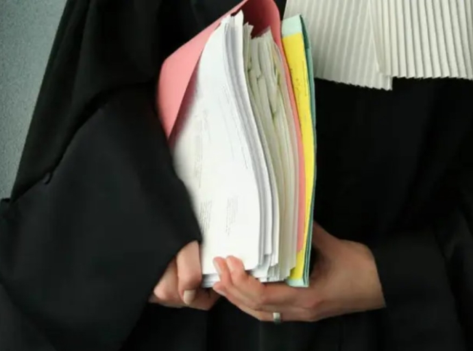 Procurador General ta insisti pa mantene 2 aña di prizon pa dama cu a viola otro dama