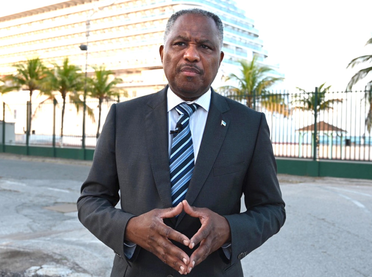 Minister di Husticia ta exigi orden y respet riba areanan publico