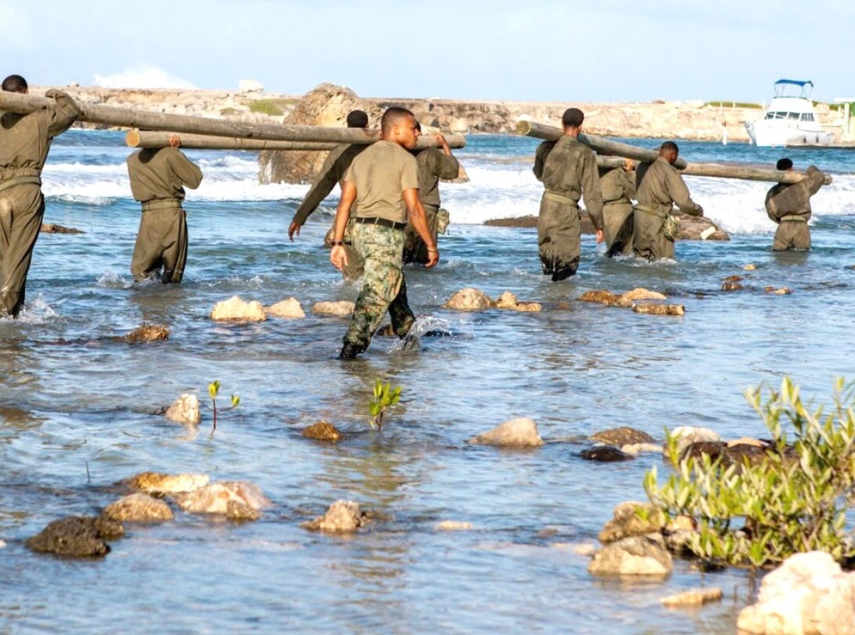 Futuro militarnan nobo di Aruba e dianan aki ta cera conoci cu otro