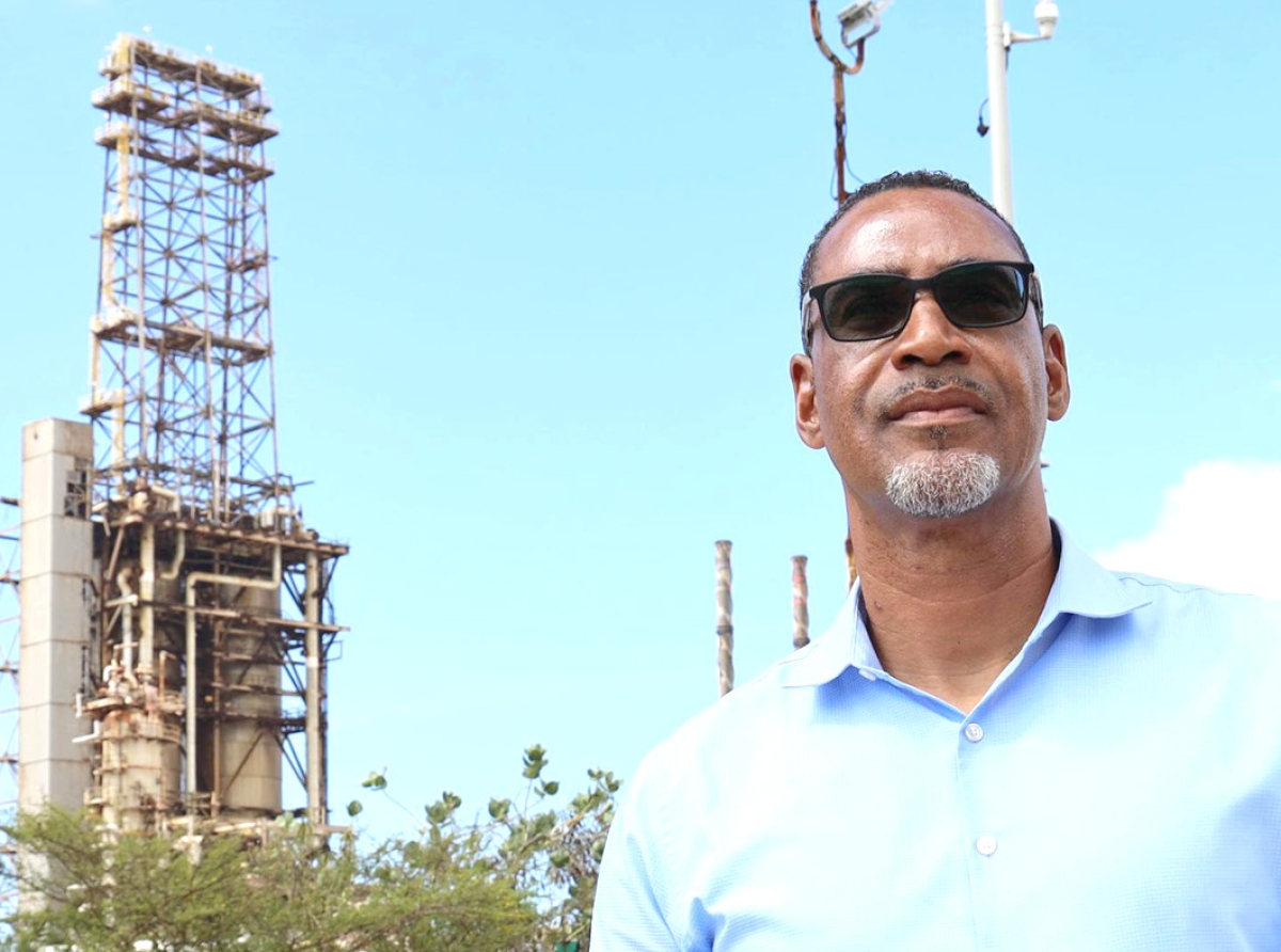 Refineria ta otro desaster di gobierno anterior pa awo si soluciona