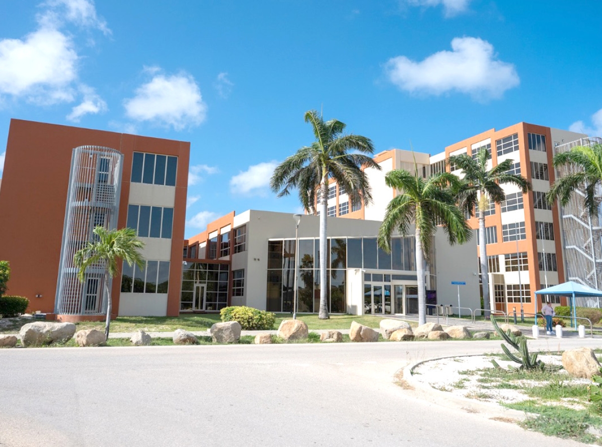 Automobilistanan lo ricibi nan plachinan di number den e proximo dianan