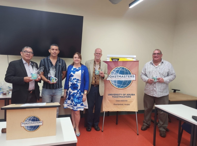 University of Aruba Toastmasters Club celebrando nan di 10 aña