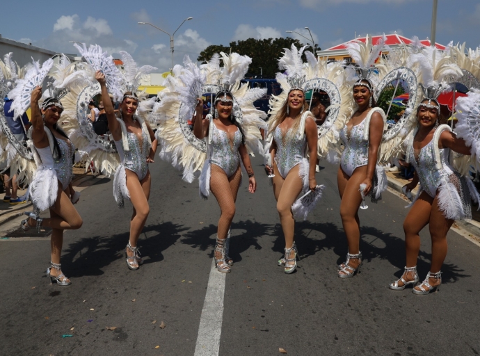 Ambiente sin fin durante Parada Grandi na San Nicolas