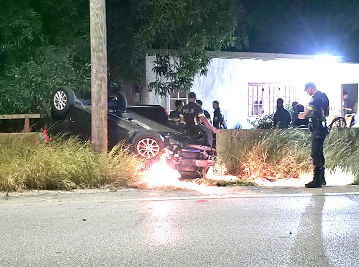 Dama a perde control y bolter cu auto na Rooi Afo