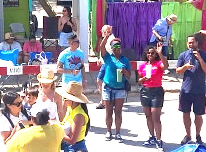 Asina Kiwanis Club of San Nicolas a promove nan campaña pa yuda muchanan cu cuido dental