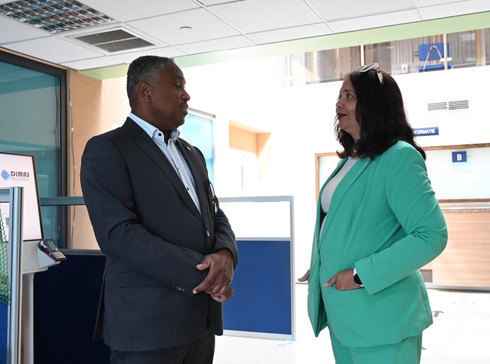 Minister Arthur Dowers a haci un bishita di trabao na DIMAS